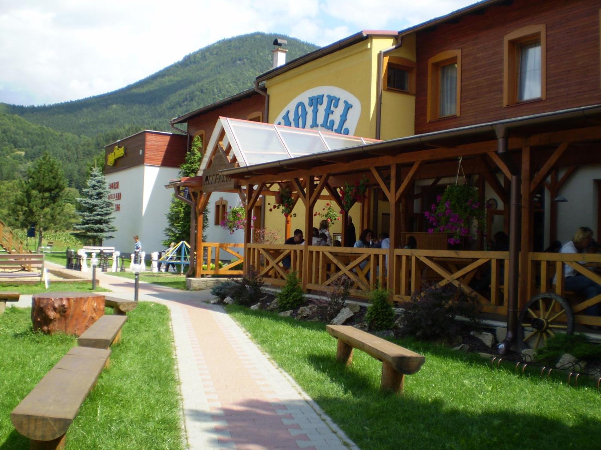 Motel Ranc Ruzomberok Exterior foto