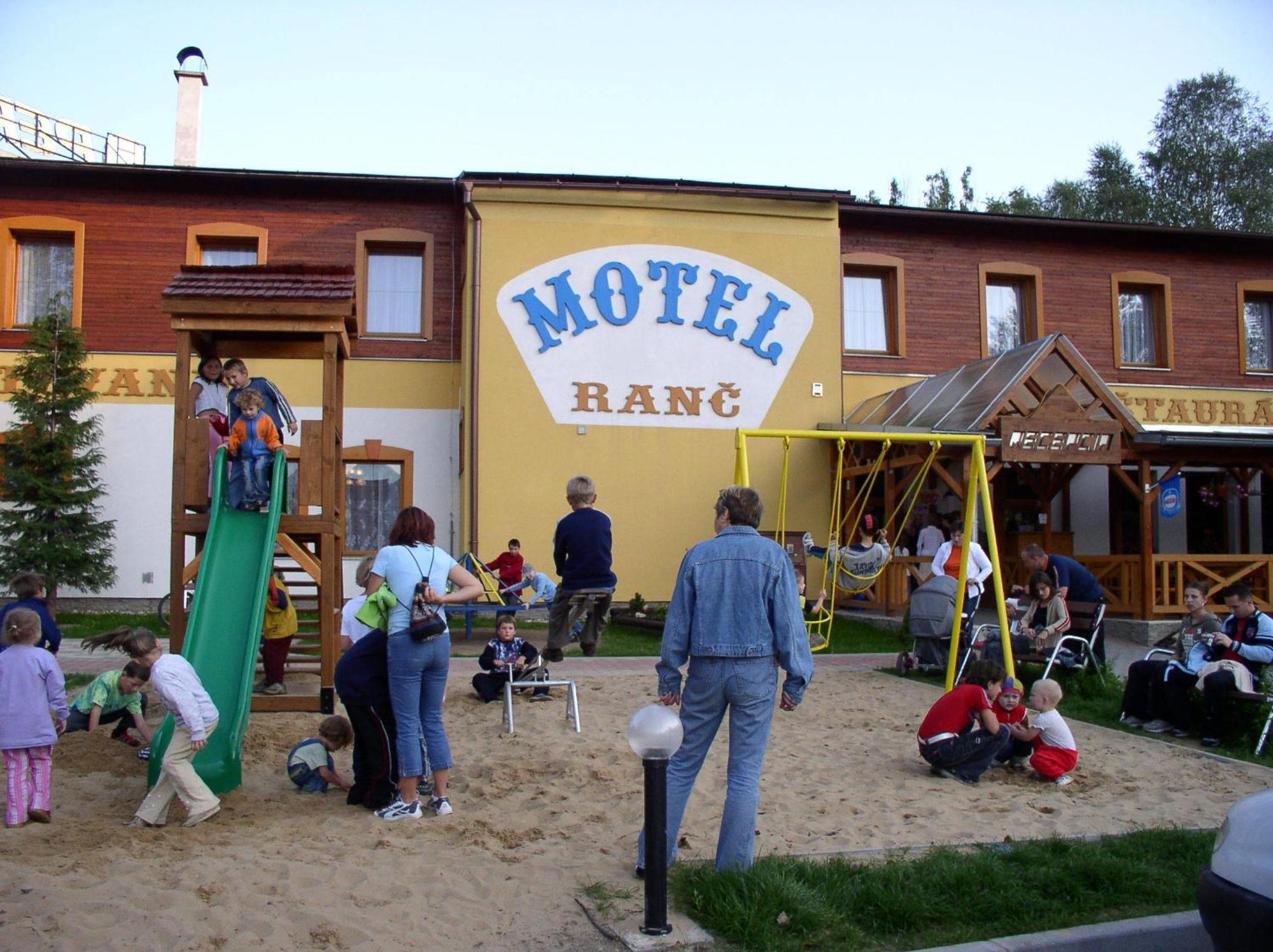 Motel Ranc Ruzomberok Exterior foto